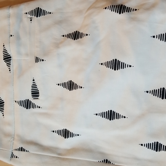 APT. 9 The Torie Capri sz. 10 - Picture 2 of 6